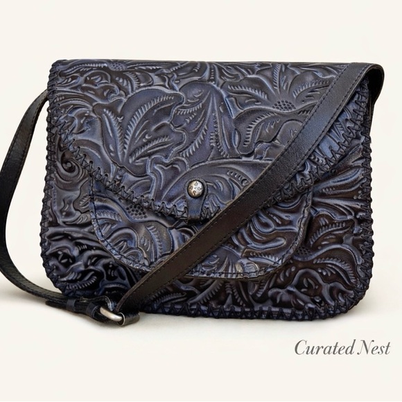 Patricia Nash Lux Black Tooled Leather with Suede Leather interior EUC shoulder - Picture 2 of 9